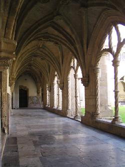 �glise de la Sainte-Croix: �glise de la Sainte-Croix: Cloitre - Cliquetez pour agrandir