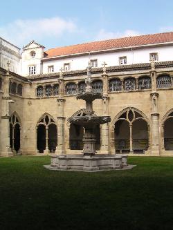 Igreja de Santa Cruz: Igreja de Santa Cruz: Claustro - Clique para ampliar