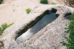 Monsanto: St. Michael�s Chapel: Monsanto: Medieval grave - Click to enlarge