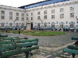 Museu Militar: Museu Militar: P�tio de Artilharia - Haga clic para aumentar