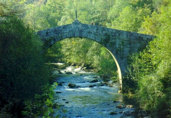 Covelas: Romanesque Bridge
