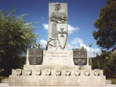 Est�tua de Gualdim Pais