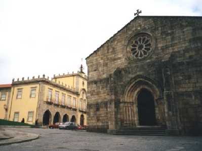 Pa�os do Concelho e Igreja Matriz